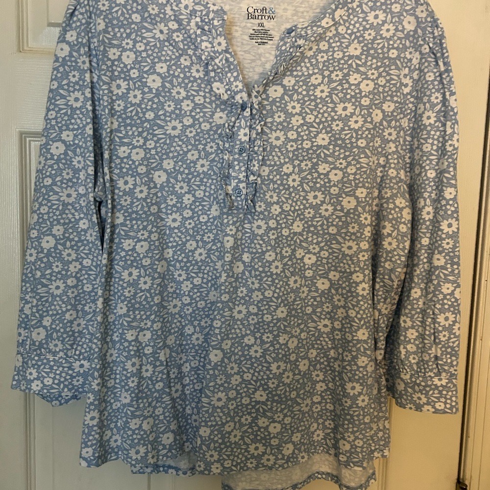 Croft & Barrow Women's Light Blue Floral Blouse
